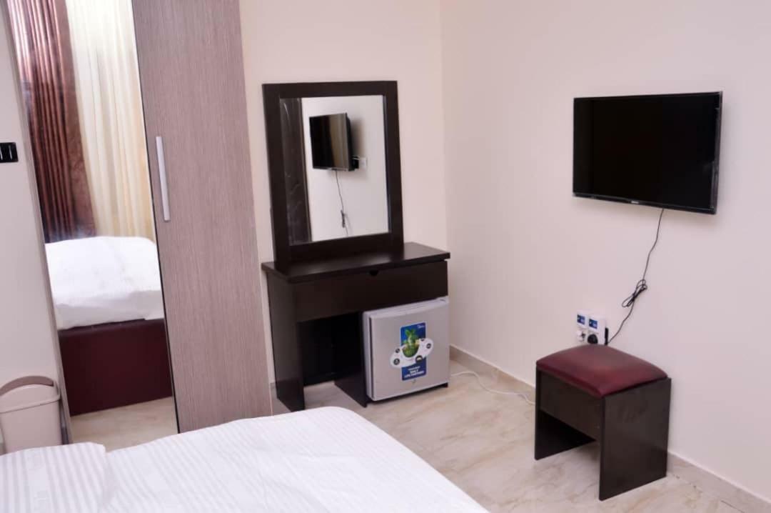 City Nest Hotel Ogombo Экстерьер фото